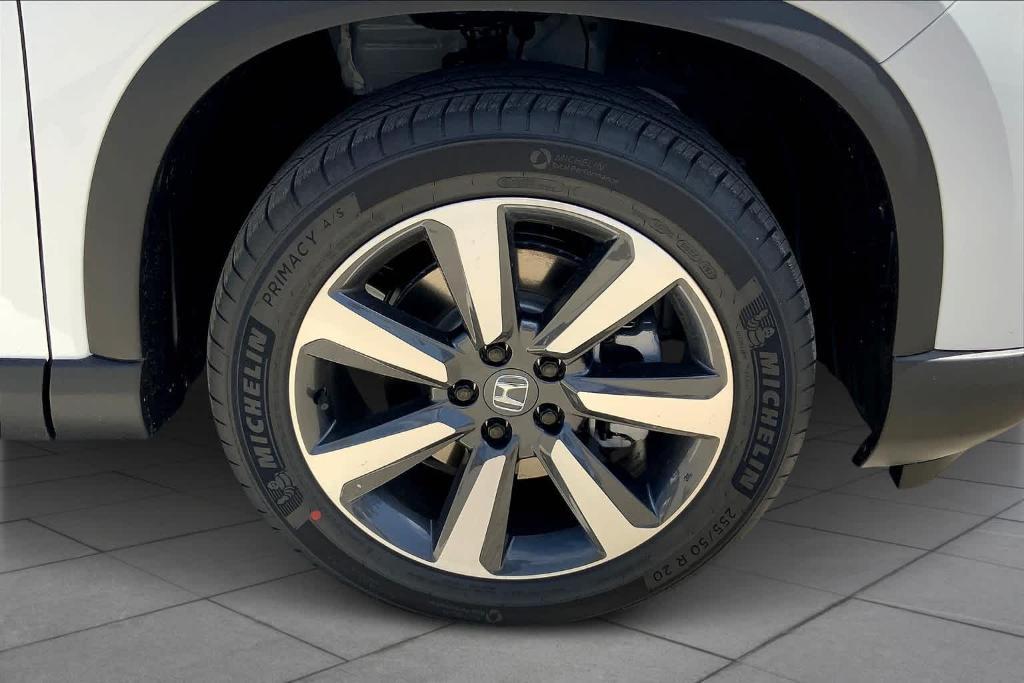 new 2025 Honda Pilot car, priced at $45,870