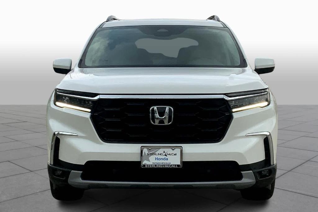 new 2025 Honda Pilot car, priced at $49,050