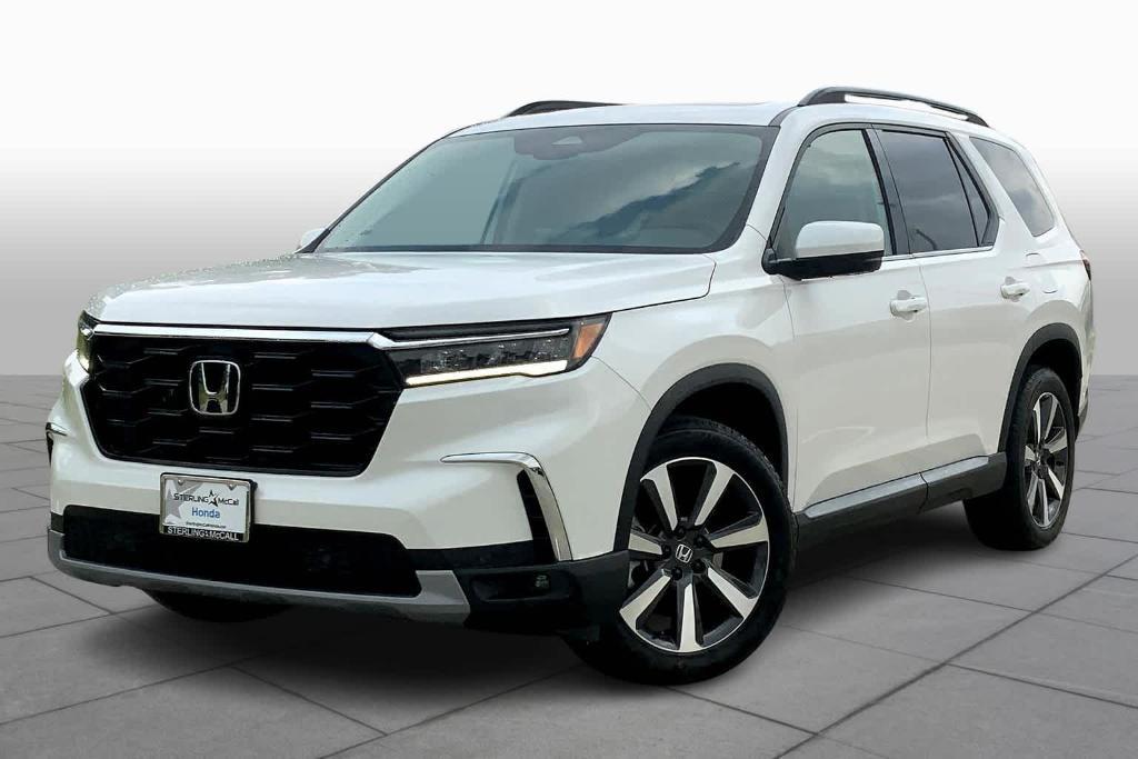 new 2025 Honda Pilot car, priced at $48,650