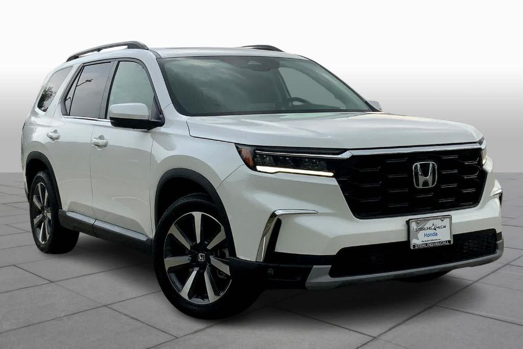 new 2025 Honda Pilot car, priced at $49,050