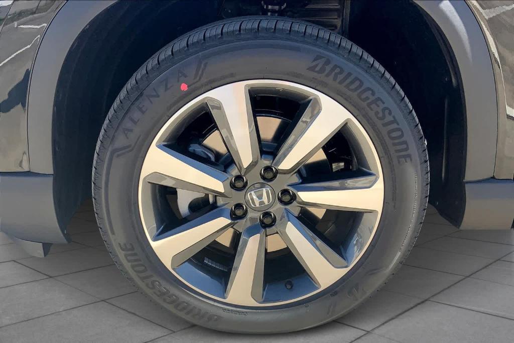 new 2025 Honda Pilot car, priced at $51,328