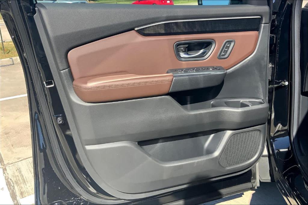 new 2025 Honda Pilot car, priced at $51,328