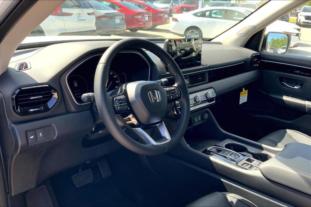 new 2025 Honda Pilot car, priced at $45,915