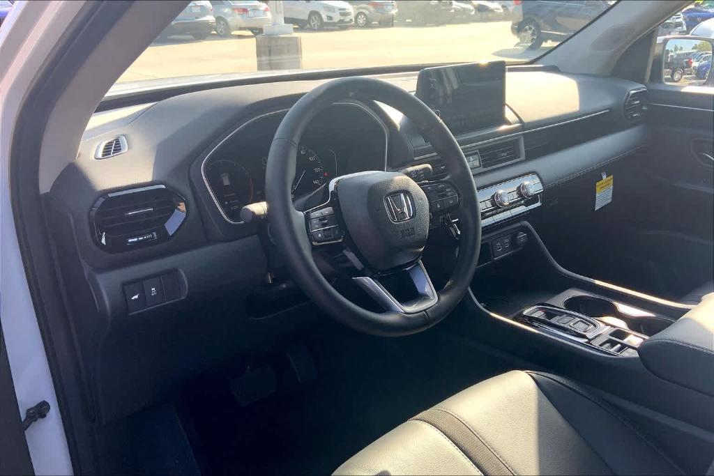 used 2025 Honda Pilot car, priced at $39,841