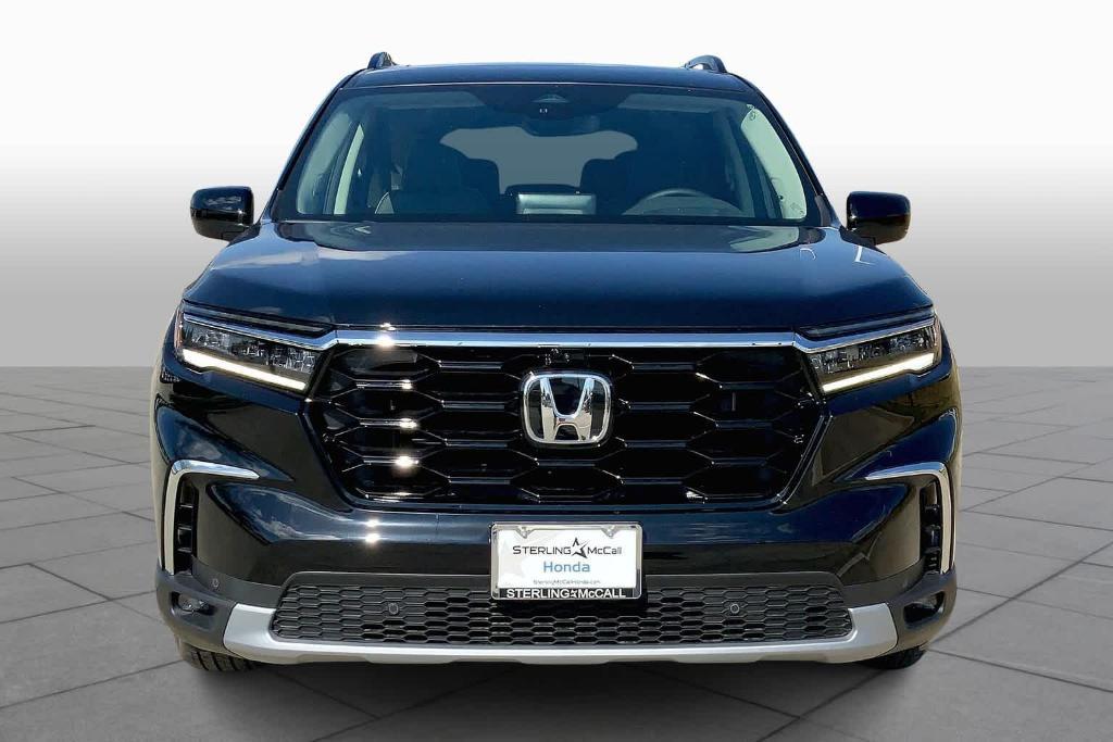 new 2025 Honda Pilot car, priced at $51,675