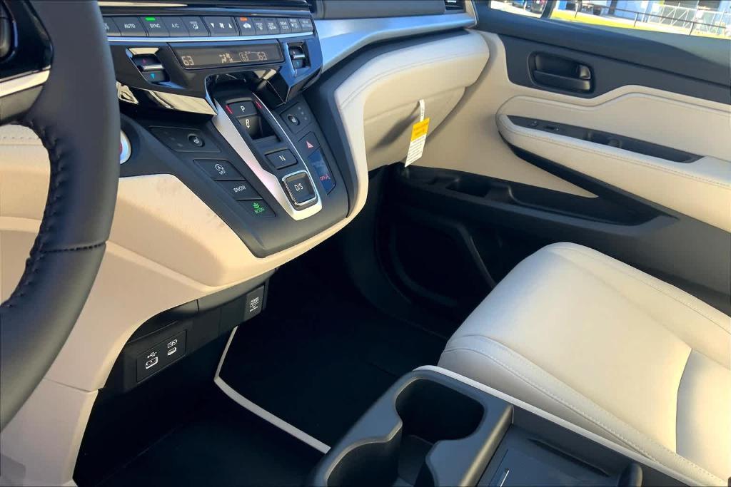 new 2025 Honda Odyssey car, priced at $40,866