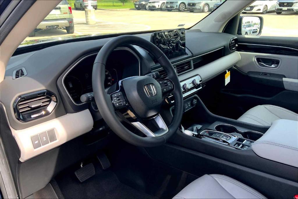 new 2025 Honda Pilot car, priced at $44,950