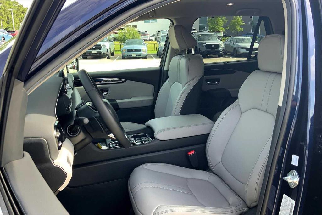 new 2025 Honda Pilot car, priced at $44,950