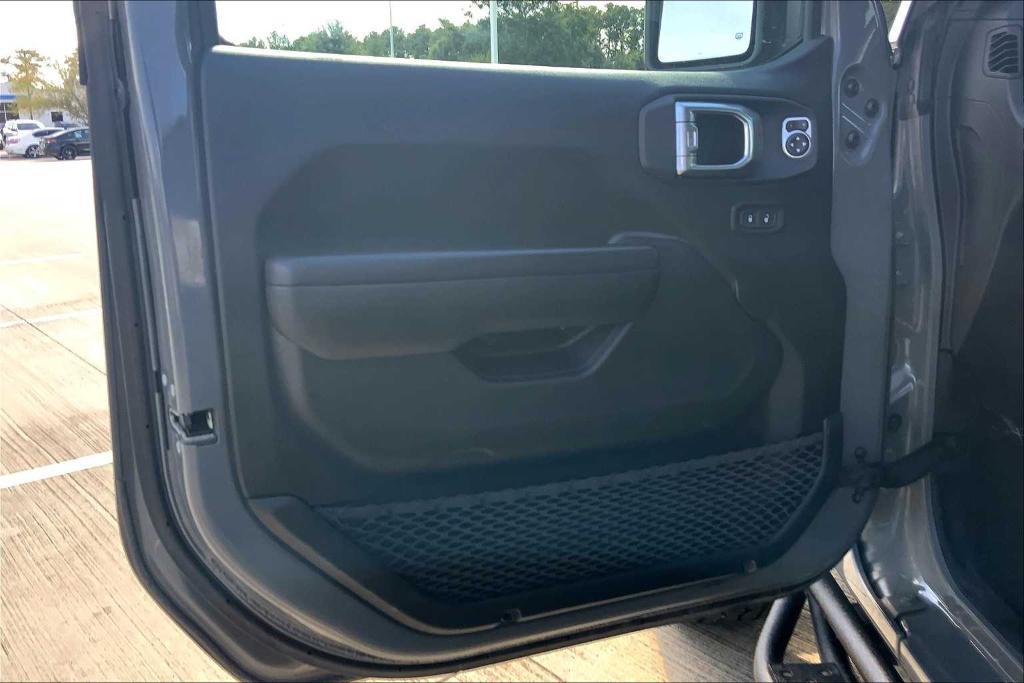 used 2021 Jeep Wrangler Unlimited car, priced at $26,491