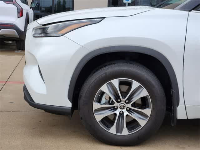 used 2023 Toyota Highlander car, priced at $36,999