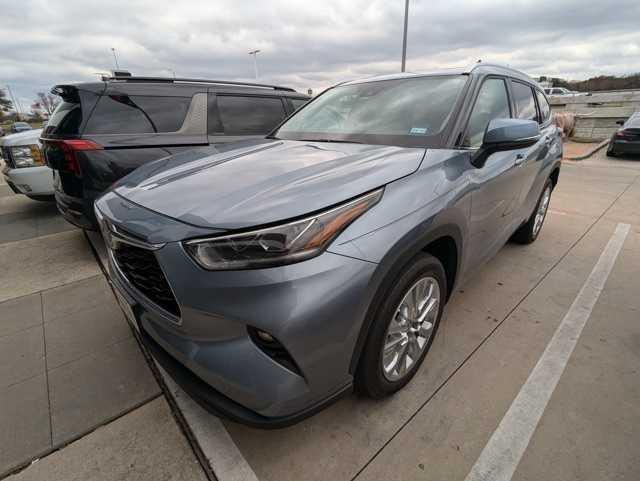 used 2020 Toyota Highlander car, priced at $32,463