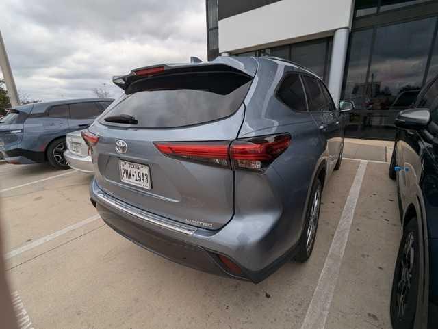 used 2020 Toyota Highlander car, priced at $32,463