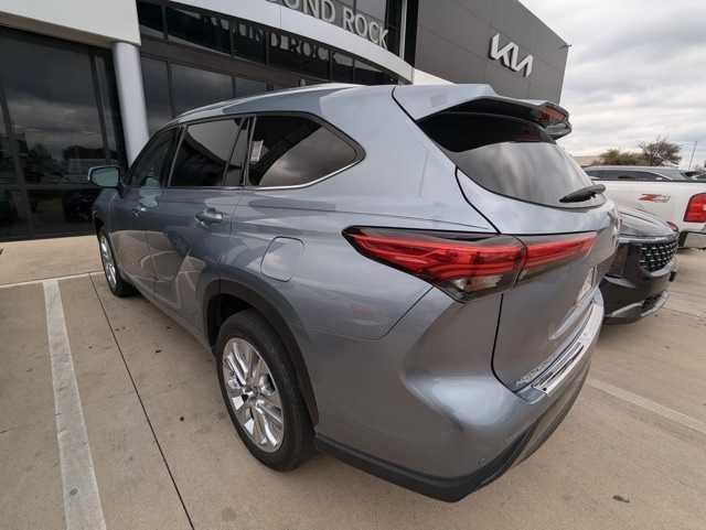 used 2020 Toyota Highlander car, priced at $32,463