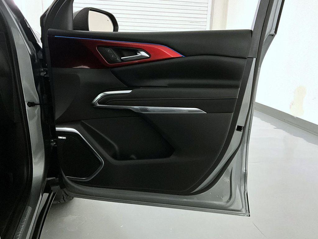 used 2024 Chevrolet Traverse car, priced at $52,999