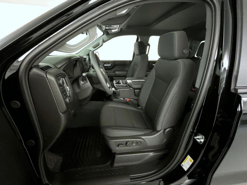 new 2025 Chevrolet Silverado 1500 car, priced at $48,673