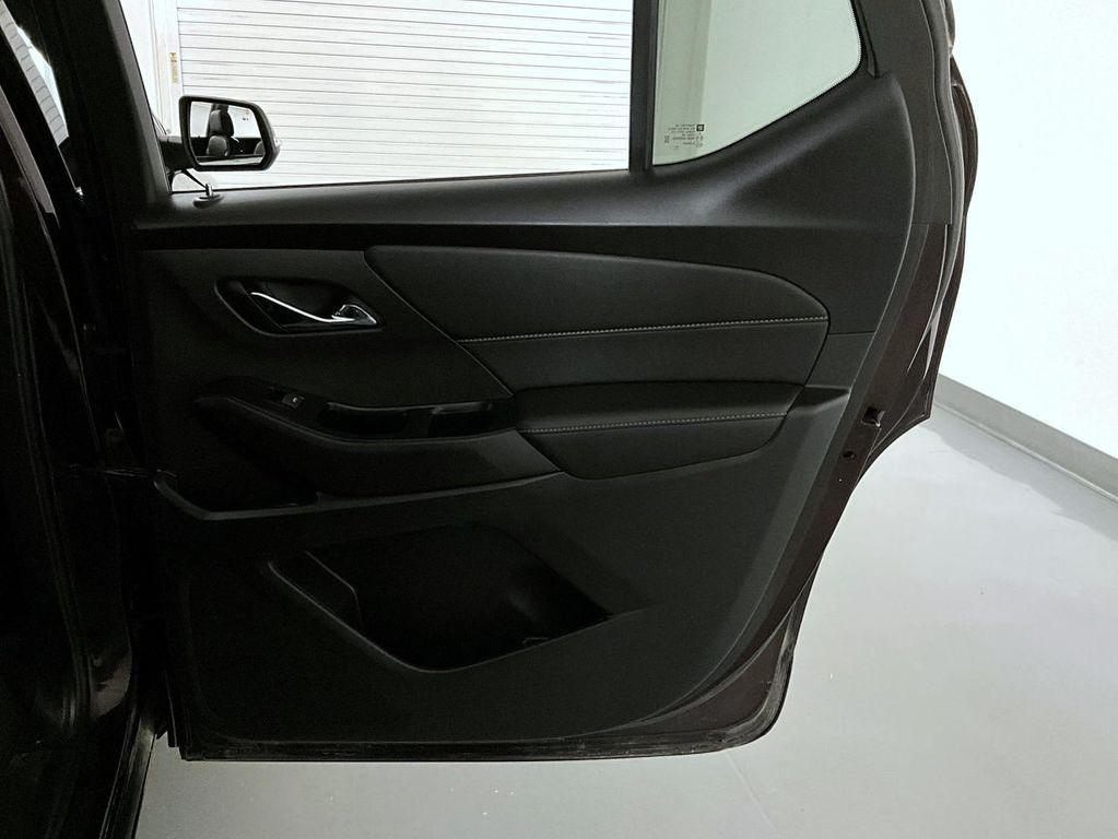 used 2023 Chevrolet Traverse car, priced at $38,199