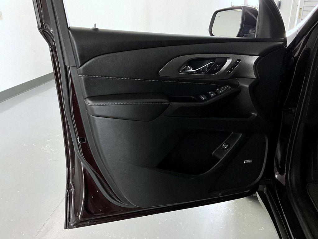 used 2023 Chevrolet Traverse car, priced at $38,199