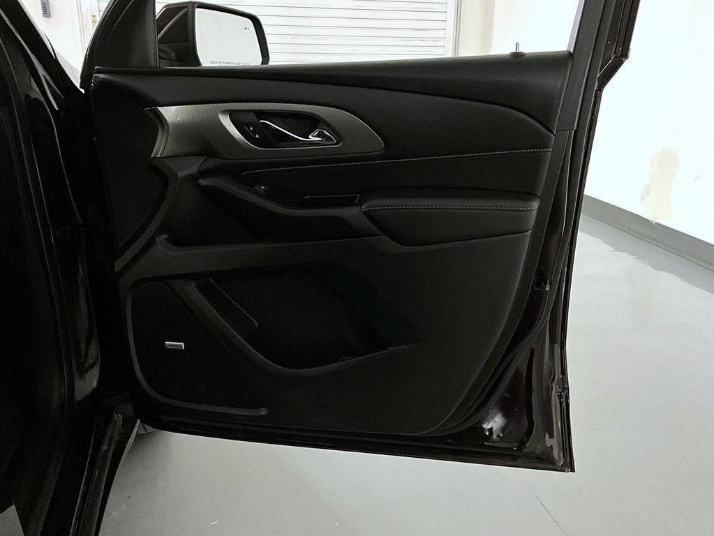 used 2023 Chevrolet Traverse car, priced at $38,199