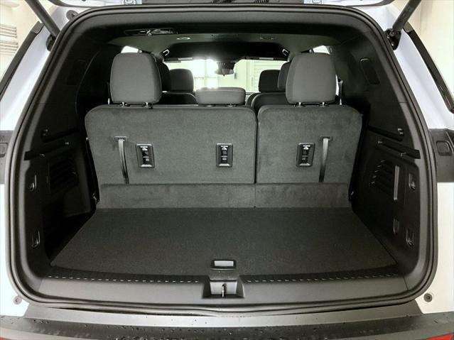 new 2025 Chevrolet Traverse car, priced at $45,173