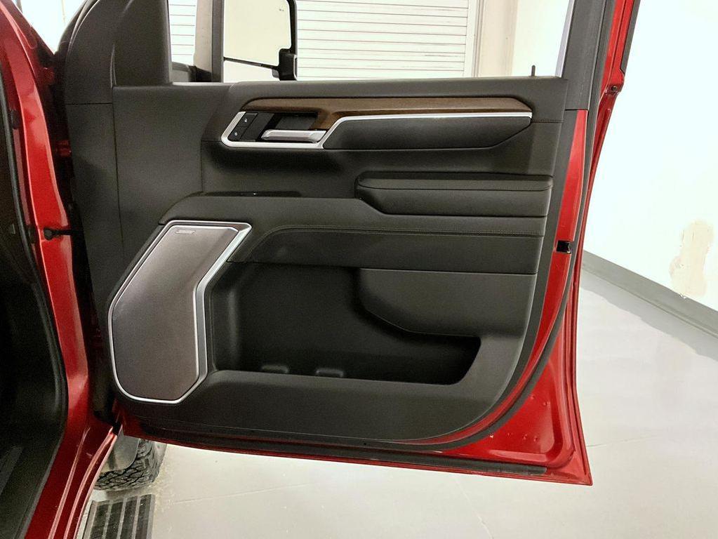 used 2025 Chevrolet Silverado 3500 car, priced at $75,999