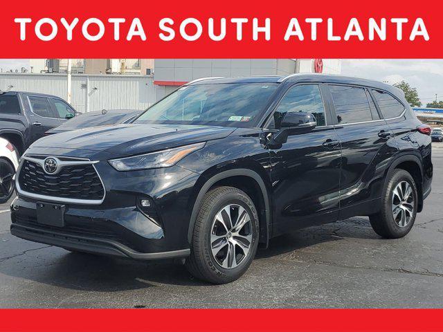 used 2023 Toyota Highlander car, priced at $37,499