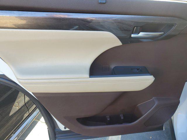 used 2020 Toyota Highlander car, priced at $26,980