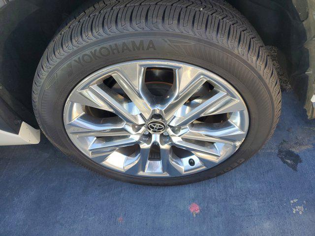 used 2020 Toyota Highlander car, priced at $26,980