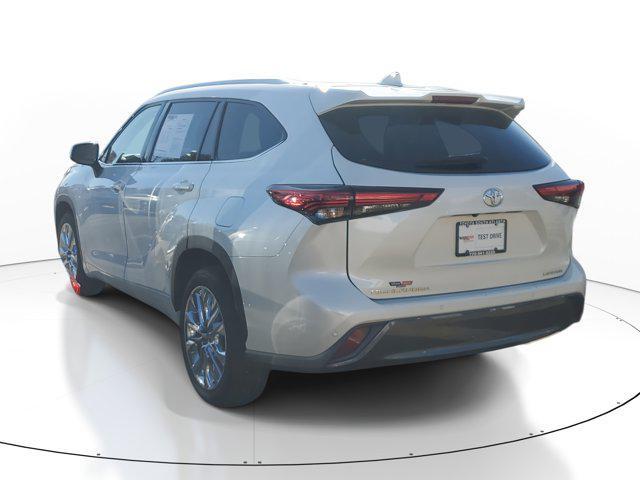 used 2020 Toyota Highlander car, priced at $26,980