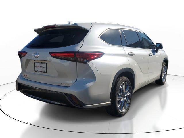 used 2020 Toyota Highlander car, priced at $26,980