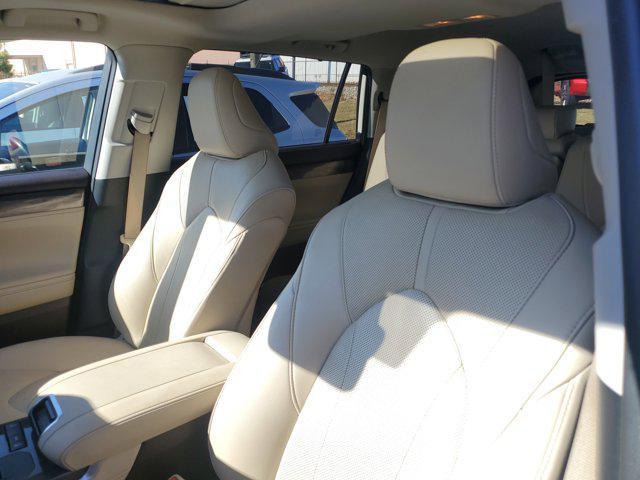 used 2020 Toyota Highlander car, priced at $26,980
