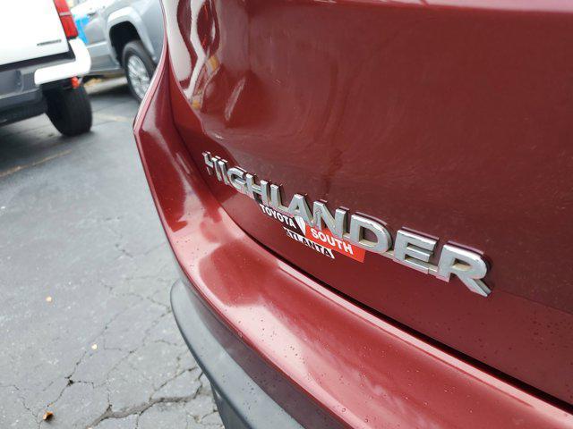 used 2017 Toyota Highlander car, priced at $19,424