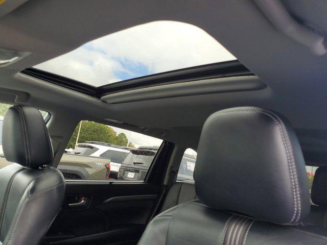 used 2017 Toyota Highlander car, priced at $19,424