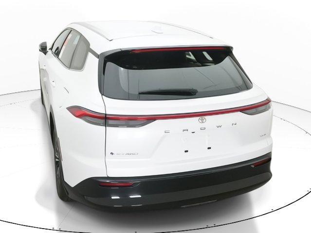 new 2025 Toyota Crown Signia car