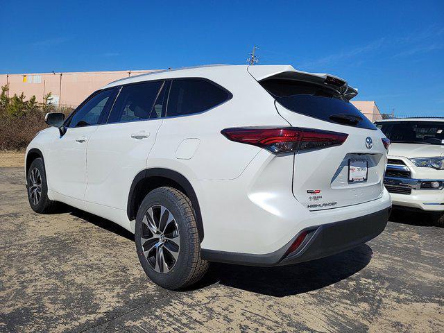 used 2022 Toyota Highlander car, priced at $35,280