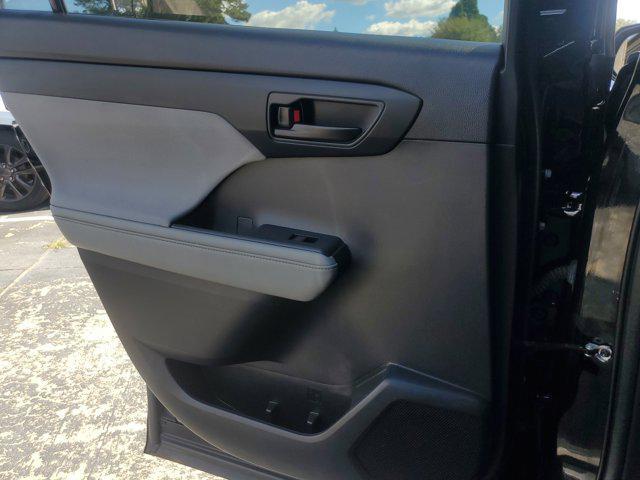 used 2023 Toyota Highlander car, priced at $32,980