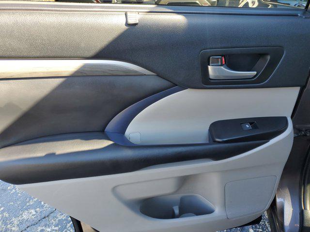 used 2019 Toyota Highlander car, priced at $21,749