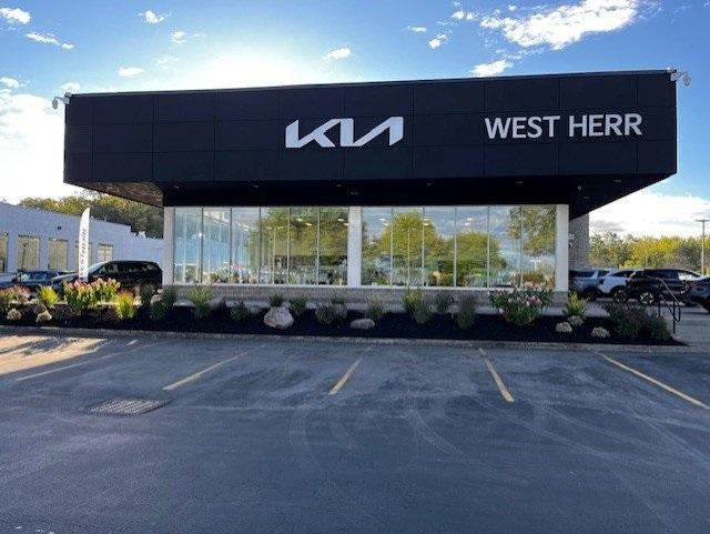 used 2023 Kia Carnival car, priced at $34,936