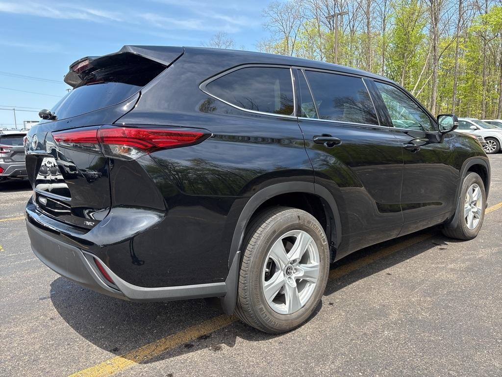 used 2022 Toyota Highlander car, priced at $33,533