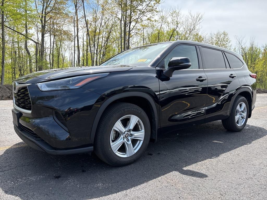 used 2022 Toyota Highlander car, priced at $33,533