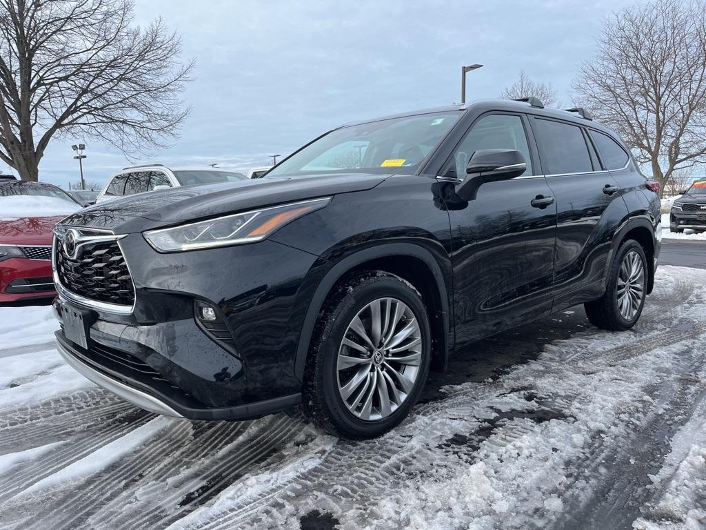 used 2021 Toyota Highlander car, priced at $39,932