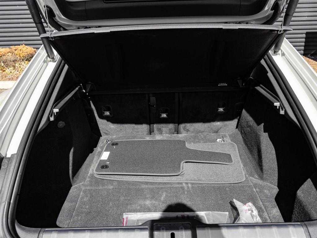 new 2026 Porsche Panamera car, priced at $135,200