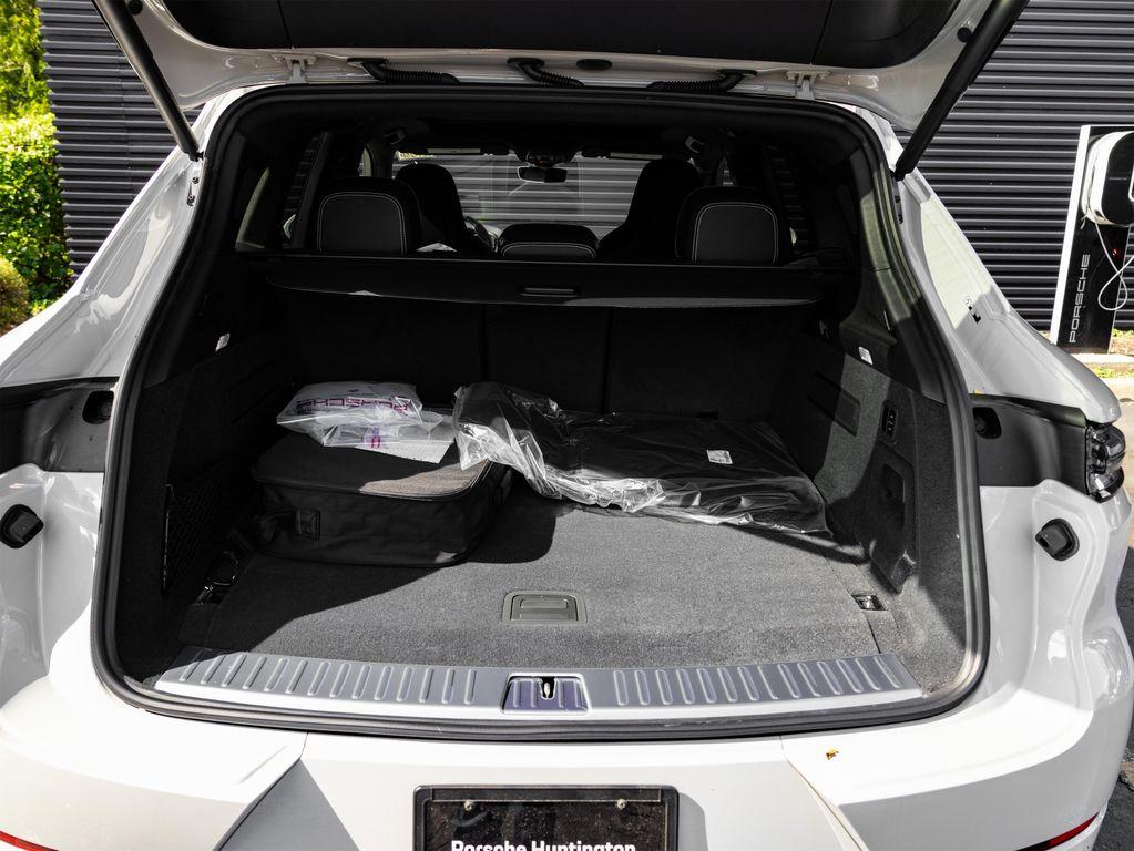 new 2025 Porsche Cayenne car, priced at $183,235