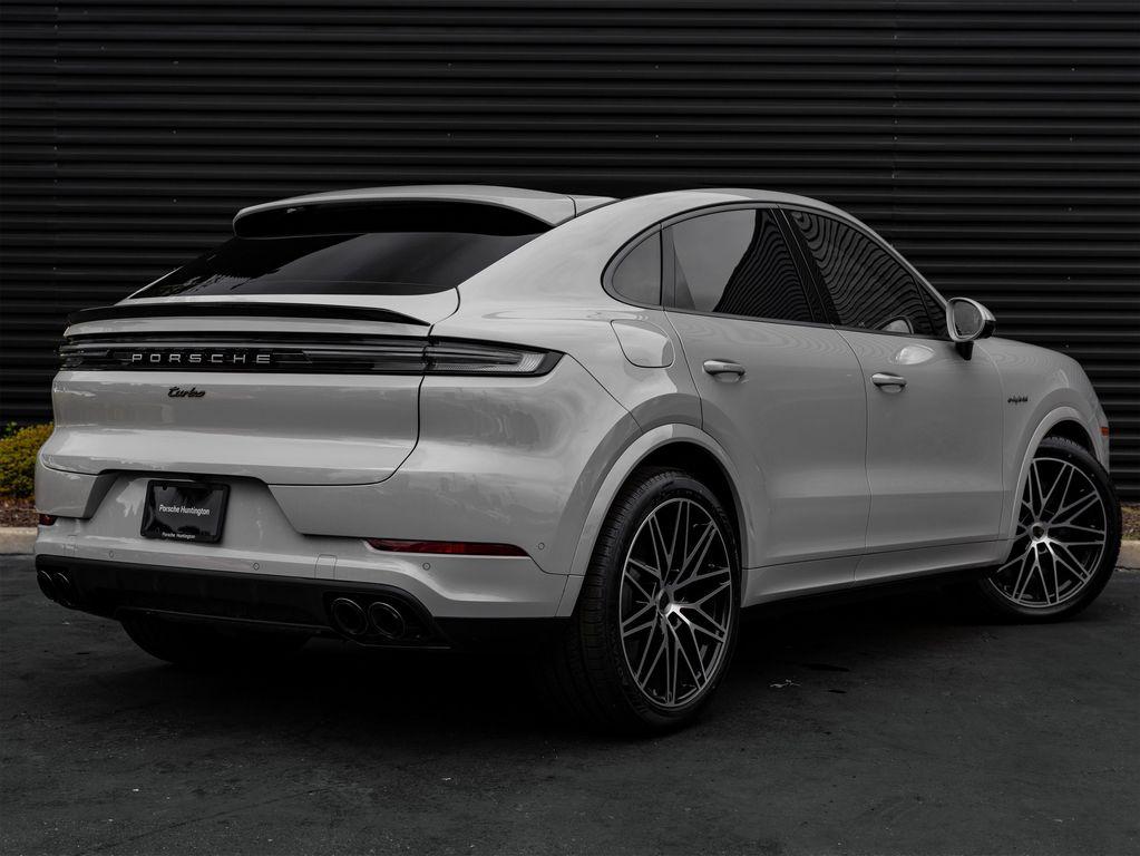new 2025 Porsche Cayenne car, priced at $179,525