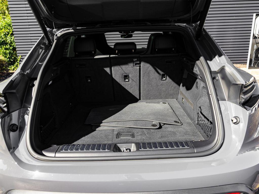 new 2025 Porsche Macan car