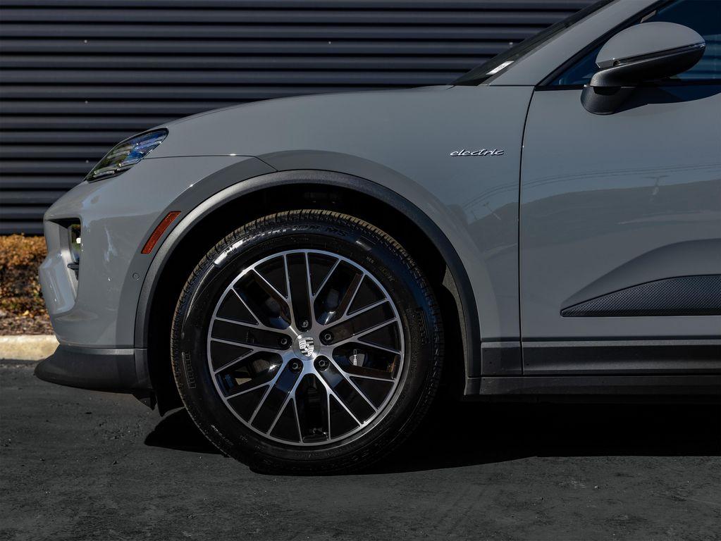 new 2025 Porsche Macan car