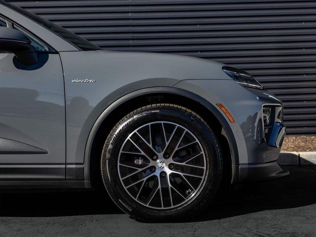 new 2025 Porsche Macan car