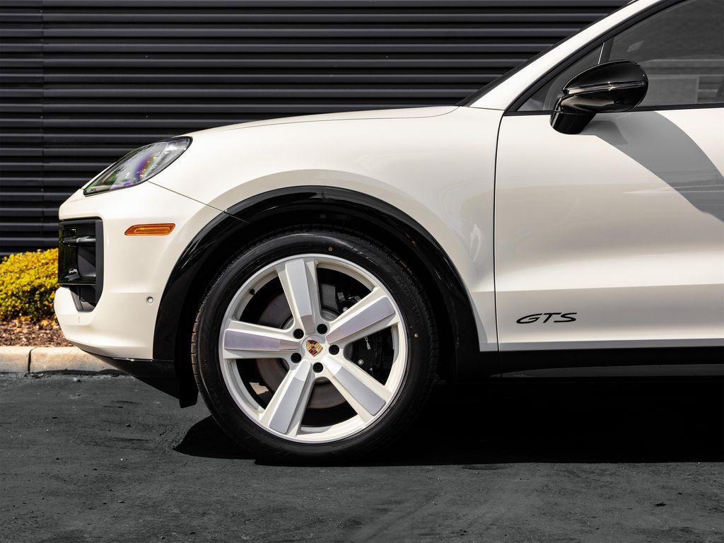 new 2025 Porsche Cayenne car, priced at $159,685