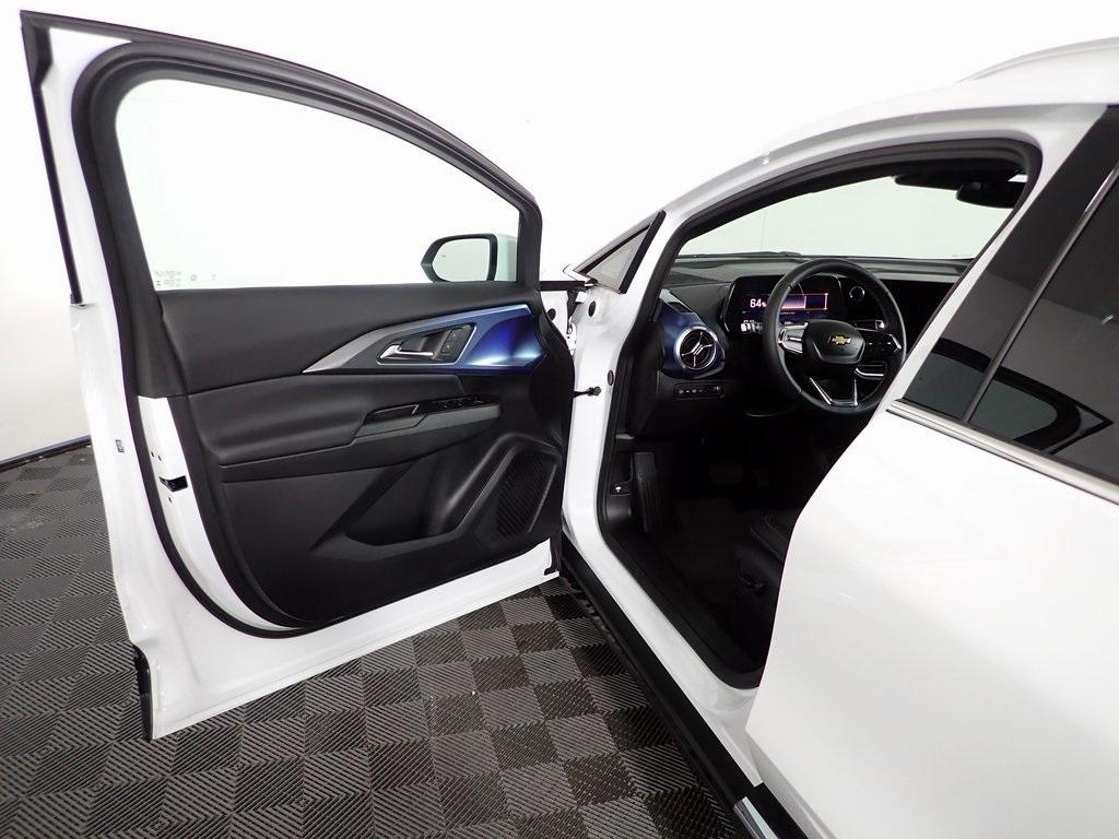 used 2025 Chevrolet Equinox EV car, priced at $24,000