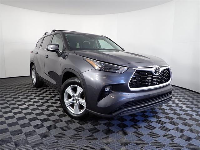 used 2022 Toyota Highlander car, priced at $32,750