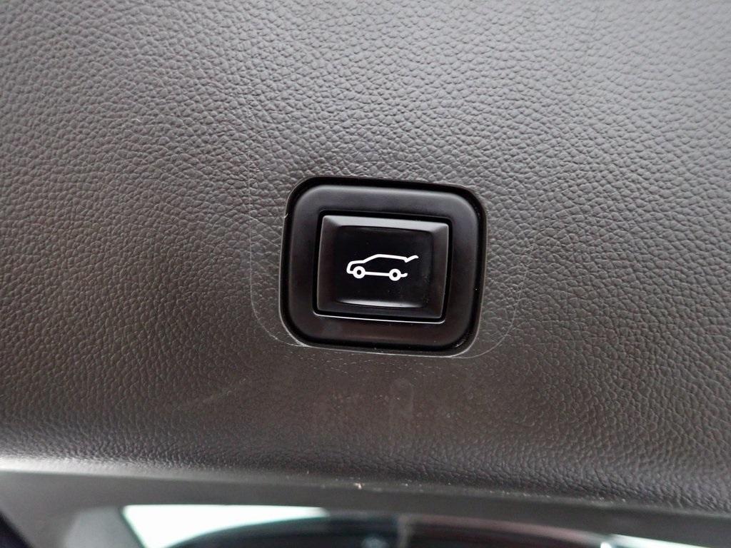 used 2021 Chevrolet Traverse car, priced at $21,500